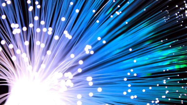 Razlike između fiber i kablovskog interneta: Šta korisnici treba da znaju